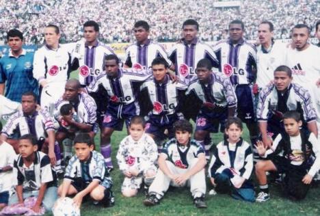 Arriba: Del Mar, Baylón, Rojas, Mosquera y Chacón. Abajo: Sáenz, Tressor, Mafla, Reyes, Penalillo y Kukín Flores.