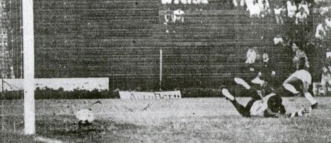 Suárez pone el empate para la selección nacional.