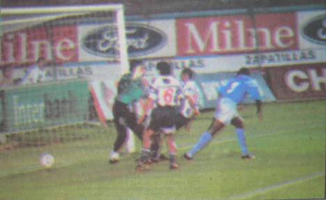 Emelec empató con Alianza Lima en la presentación blanquiazul.