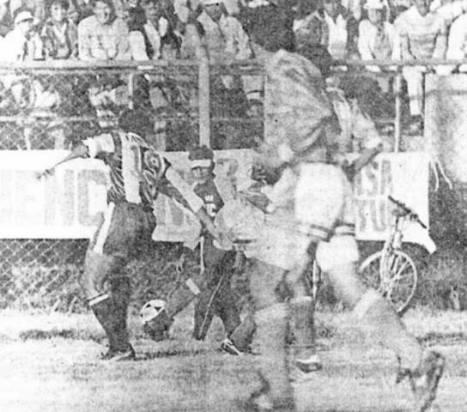 Waldir Sáenz con el número 19 anotó un doblete.