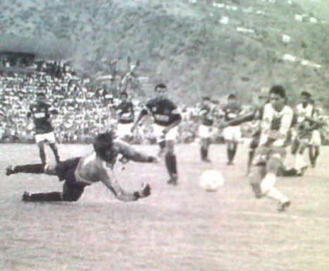 Gol de Saavedra que era el empate pero lo anularon.