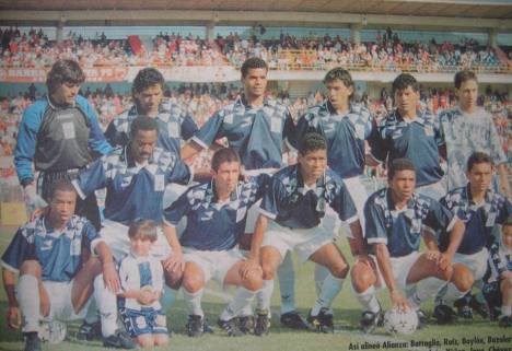 Arriba: Battaglia, Ruiz, Baylón, Bazalar e Hinostroza. Abajo: Sáenz, Basombrío, Yáñez, Jayo, Chévez y Salazar.
