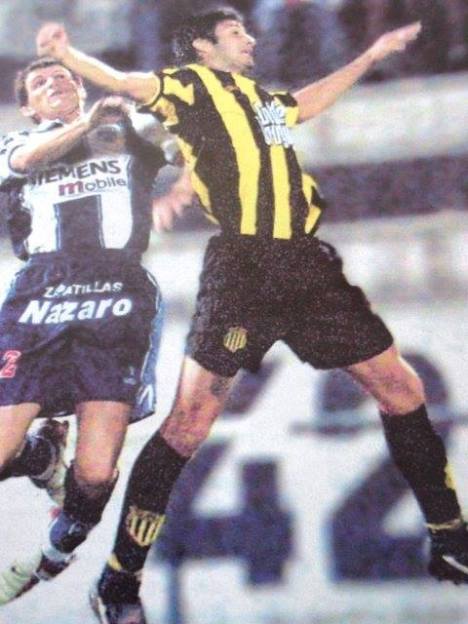 Olveira solido en la defensa.