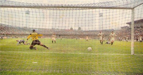 Waldir Sáenz anota el gol del empate.