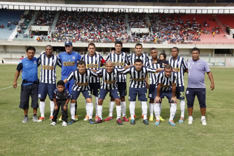 Arriba: Guizasola, Forsyth, Ibáñez, Aparicio, Míguez, Trujillo y Landauri. Abajo: Costa, Molina, Kahn y Guevgeozián. (Foto: Club Alianza Lima)