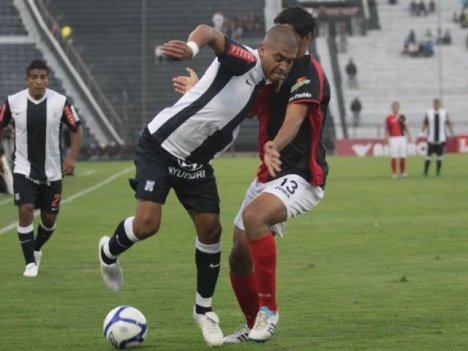 Junior Viza anotó el segundo gol del partido (Foto: RPP).
