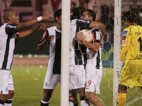 Peirone anota su primer gol oficial con Alianza Lima (Foto: Terra.com).