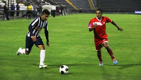 Alianza Lima ganó, sigue invicto y puntero.  (Foto: Dechalaca.com)