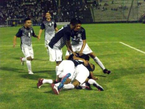 Alianza Lima goleó 5 a 0 al Blooming de Bolivia.