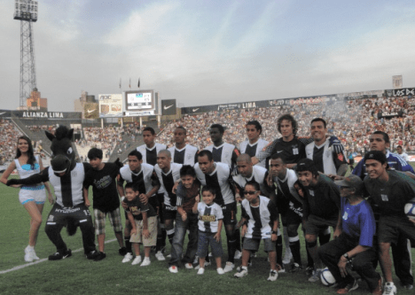 Arriba: Sánchez, Carrillo, Ramos, Castro, Libman y Fleitas. Abajo: De La Haza, Viza, Quinteros, González y Trujillo. (Foto: Dechalaca.com)