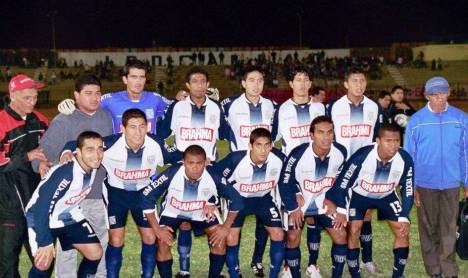 Arriba: Riofrío, Soto, Arakaki, Vílchez y Cruzado. Abajo: Ciurlizza, Fano, Aguirre, Salas, Fernández y Reyes.