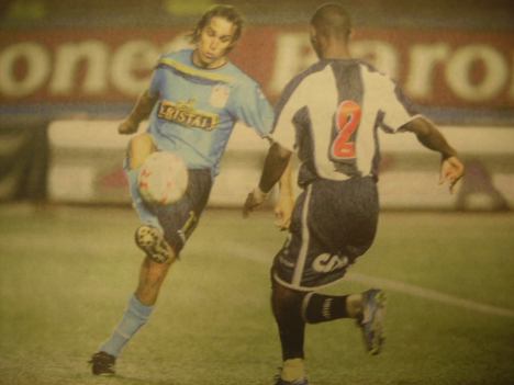 Joel Herrera marcando a Orejuela.