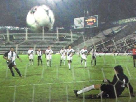 José Soto anota de penal.