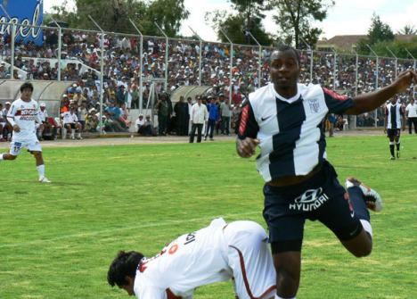 Villamarín ingresó por Corrales que salió lesionado.