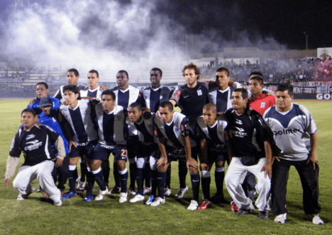 Arriba: Sánchez, Peirone, Villamarín, Ramos, Libman y Solís. Abajo: Ovelar, Prado, Bazán, Quinteros y González. (Foto: Dechalaca.com)