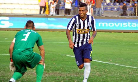 Ponce cierra la goleada anotando de penal. (Dechalaca.com)