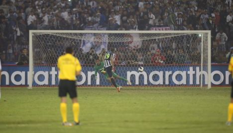 Guevgeozián anotando el penal de la victoria (Foto: Peru21).