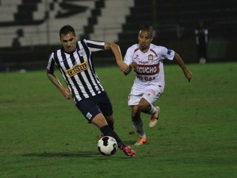 Pablo Míguez terminó expulsado en el segundo tiempo (Foto: Ovación Digital).