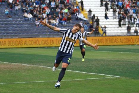 Ibáñez anota el primer gol de penal (Foto: Ovación Digital)