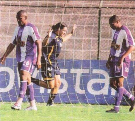 Sebastián Domínguez le an.otó un doblete a Alianza Lima