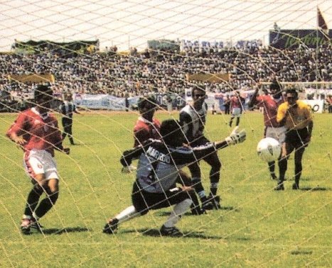 Palinha anota el segundo gol del partido.