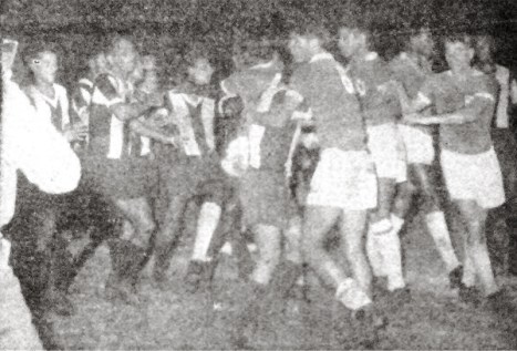 Luego del penal cobrado se generó una gran pelea (Foto: Diario La Crónica).