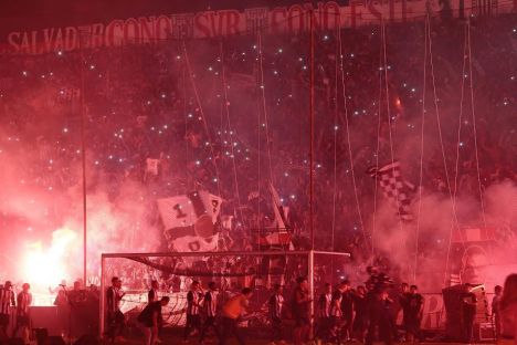 El Comando Svr armó la fiesta en la tribuna (Foto: Depor).
