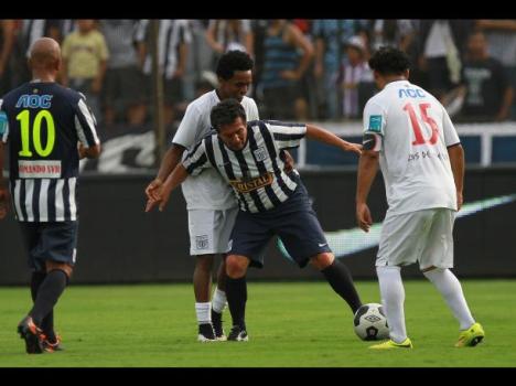 César Cueto y Yordy Reyna.