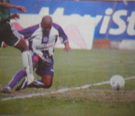 Waldir Sáenz anotó un doblete.