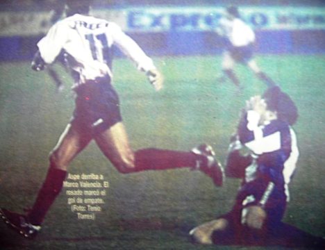 Sobre el final Aspe anota el empate. 