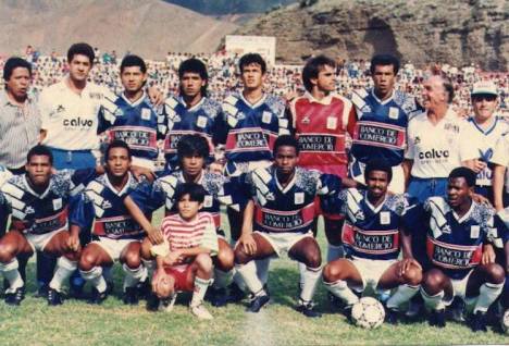 Arriba: Guido, Ruiz, Reynoso, Palma y W. Valencia, Abajo: Lopes. Rey Muñoz, V. Valencia, Basombrío, Gonzáles, Reyes.