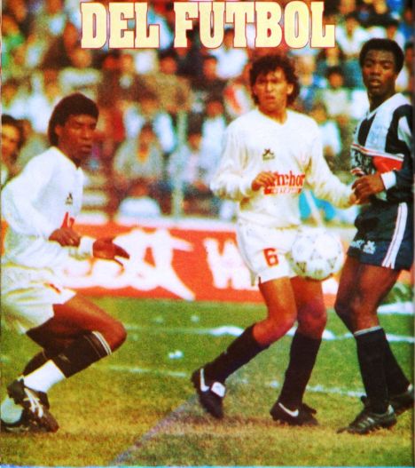 Universitario se llevó el clásico.