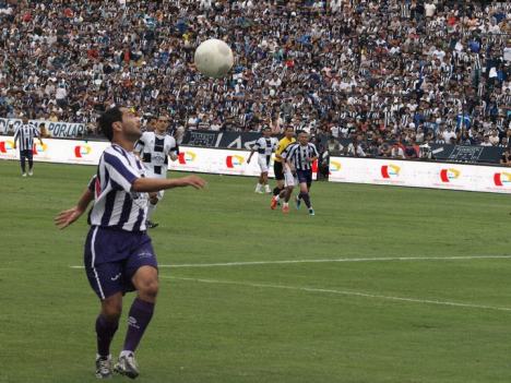 Olcese con el balón.
