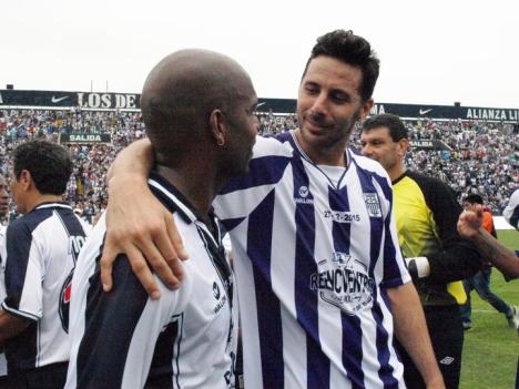 Reencuentro de Tressor Moreno y Claudio Pizarro después de 16 años.