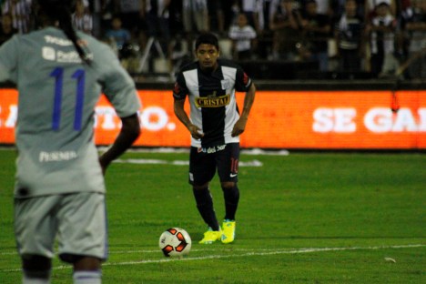 Manco previo anotar el empate desde tiro libre (Foto: Historial Blanquiazul).