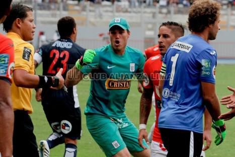 Carrillo valida el gol (Foto: Club Alianza Lima).