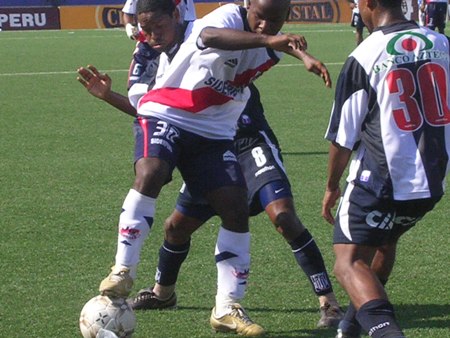 Alianza Lima sobre el final empata el partido.