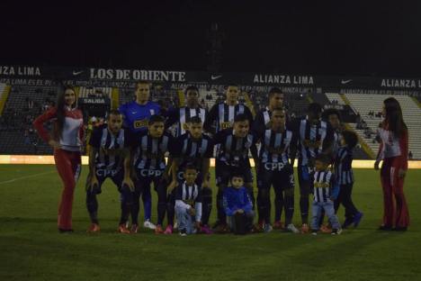 Arriba: Butrón, Araujo, Aparcio, Albarracín y Landauri. Abajo: Guevgeozia´n, Torres, Costa, Míguez, Trujillo y Preciado (Foto: Dechalaca).
