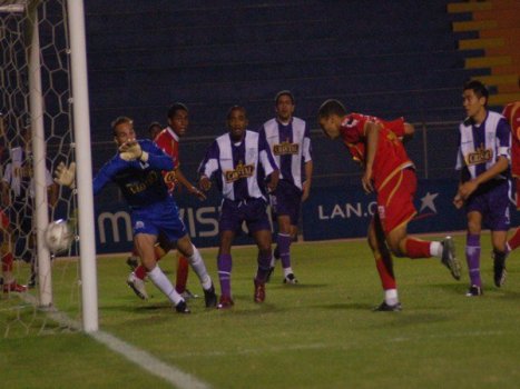 Barros anota el primero para Bolognesi.